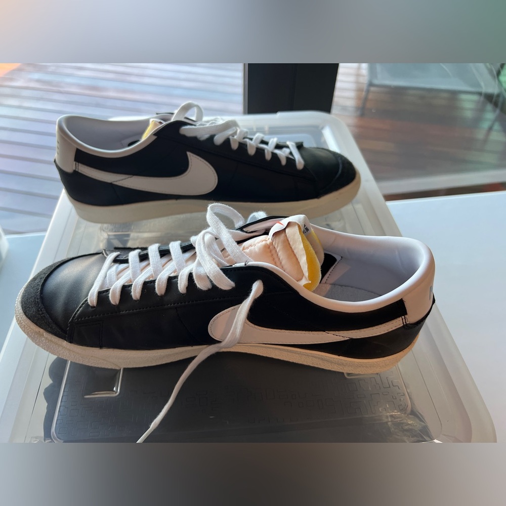 Men's Nike Leather or Leather-Like Low Tops Size 13. Black with White.